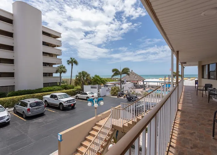 Romantic hotel: Plaza Beach Hotel - Beachfront Resort