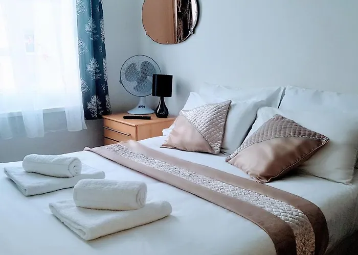 Guest house: Central Comfort Rooms