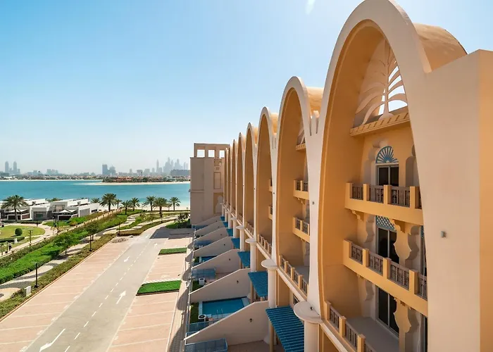 Globalstay At Palm Jumeirah Beachfront Paradise With Pool And Gym