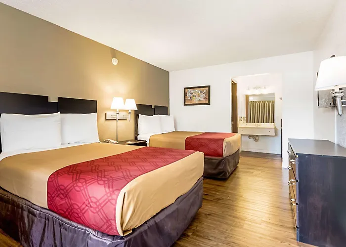 Motel: Econo Lodge Airport I-35 North