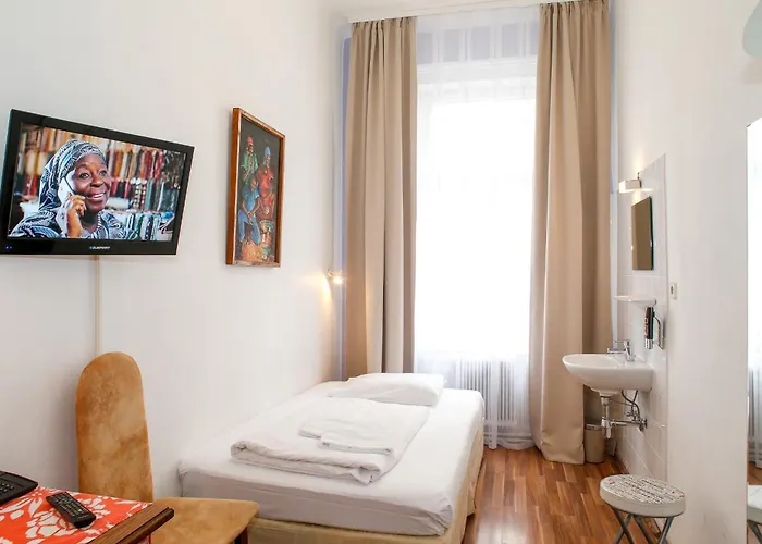 B&B: Timeout City Hotel, 5 Min To City Center, Self Check In