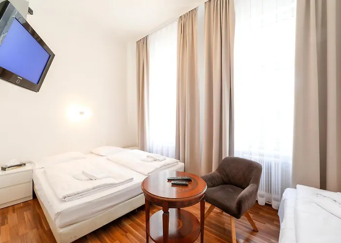 B&B: Timeout City Hotel, 5 Min To City Center, Self Check In