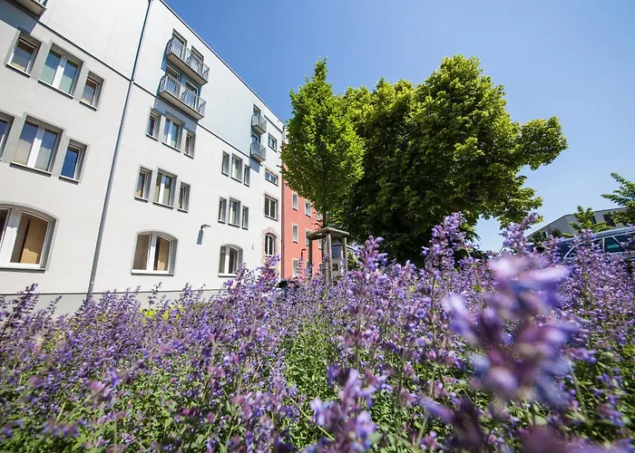 4-Sterne-Hotel: Novina Hotel Tillypark
