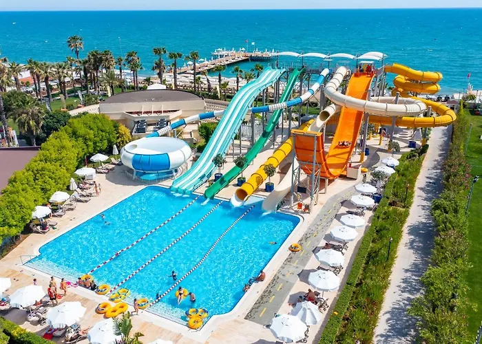 Bellis Deluxe & Heated For Winter Aqua Park