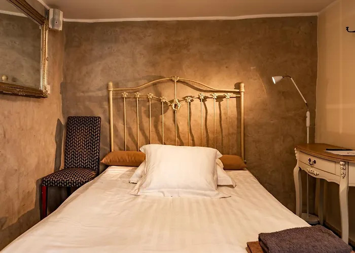 CRU Hotel