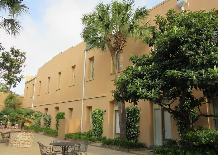 3 star hotel: The Lodge Alley Inn
