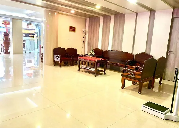 Hotel with view: Centrana Hotel