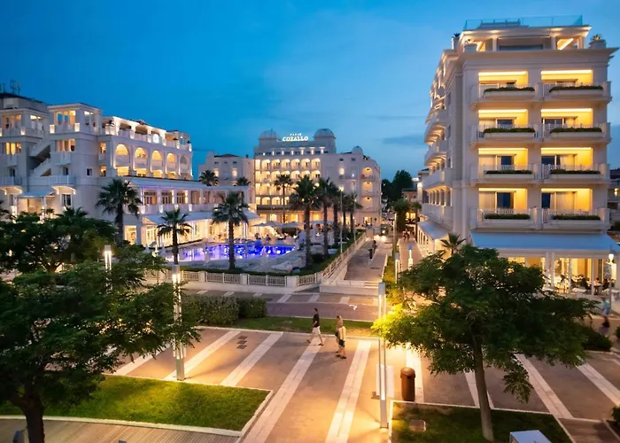 Hotel con piscina: Hotel Corallo