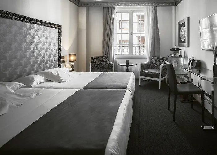 5 star hotels Lopez De Haro