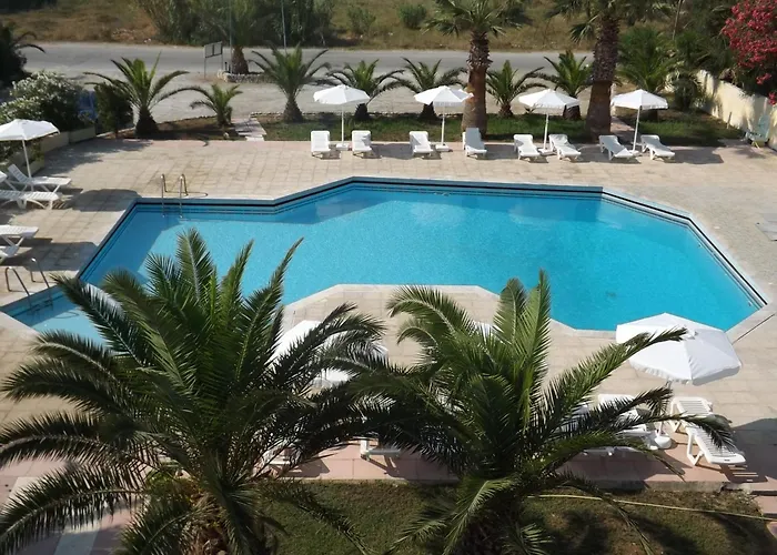 Leonidas Hotel & Studios