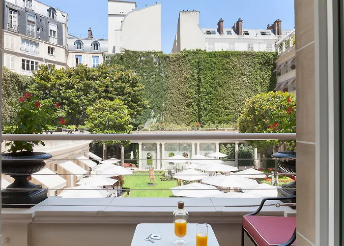 Le Bristol Paris, Oetker s