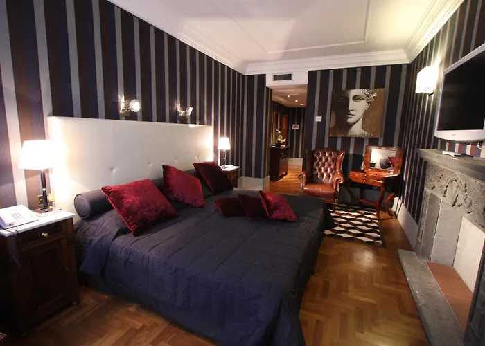  Inn At The Spanish Steps