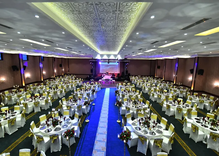 Family Hotel: Azka Hotel