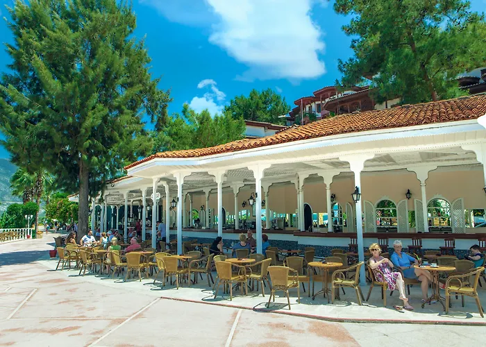 Hotel with pool: Club & Hotel Letoonia