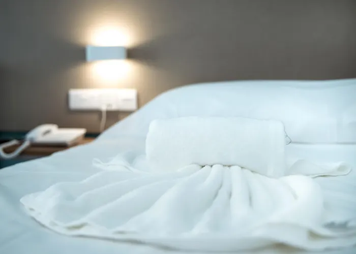 Cheap hotels Mandali