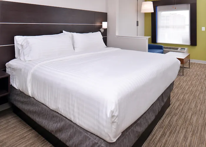 Jacuzzi hotel: Holiday Inn Express & Suites Corpus Christi-N Padre Island By Ihg