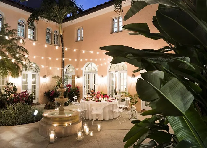 4 star hotel: The Colony Hotel