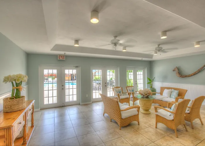 Naples Garden Inn