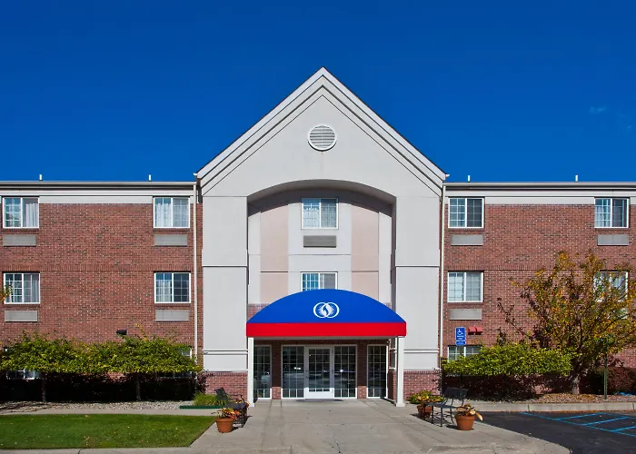 Dog friendly hotels Sonesta Simply Suites Detroit Southfield