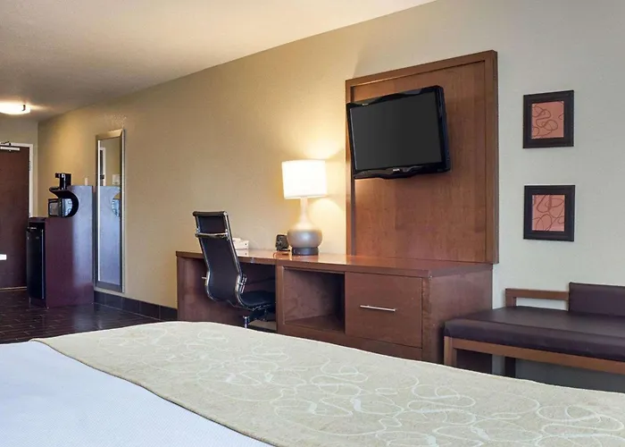 Comfort Suites Minot South
