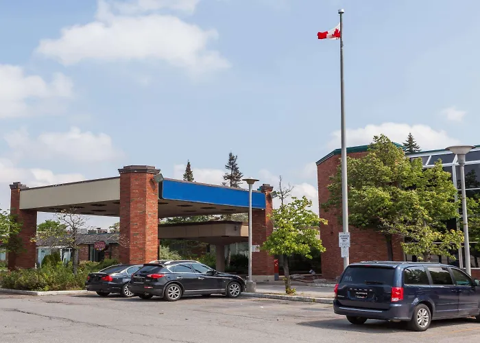 Hotels with pool Toronto East Inn