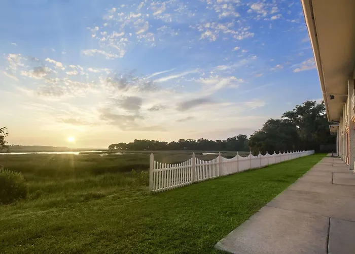 Cheap hotel: Howard Johnson By Wyndham Beaufort/Parris Island