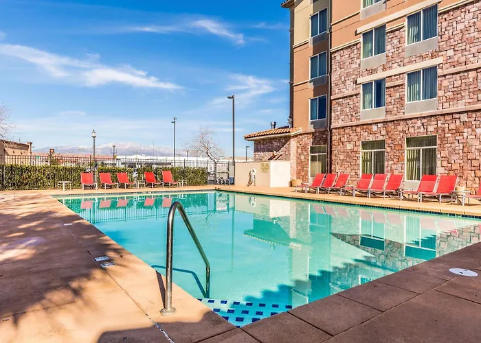 Luxury hotel only: Hilton Garden Inn St. George