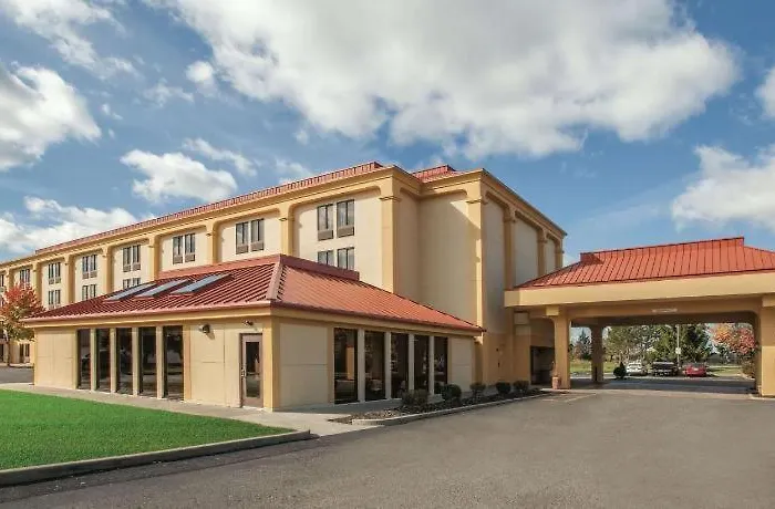 Kid friendly hotel Townhouse Near Hall Of Fame Canton I 77