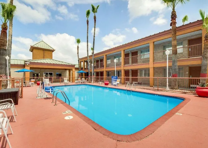 Econo Lodge Inn & Suites Eagle Pass