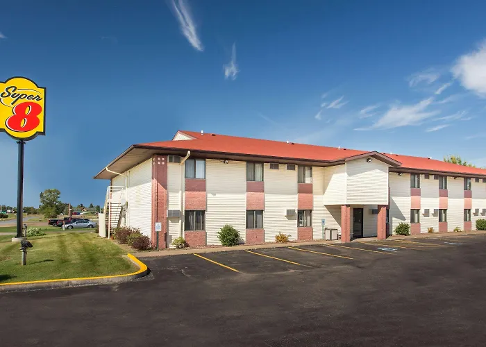 Super 8 By Wyndham Eau Claire I-94