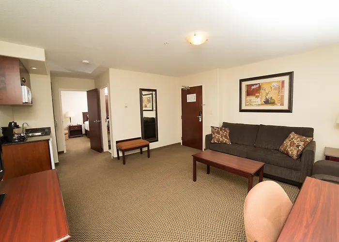 Holiday Inn & Suites By Ihg