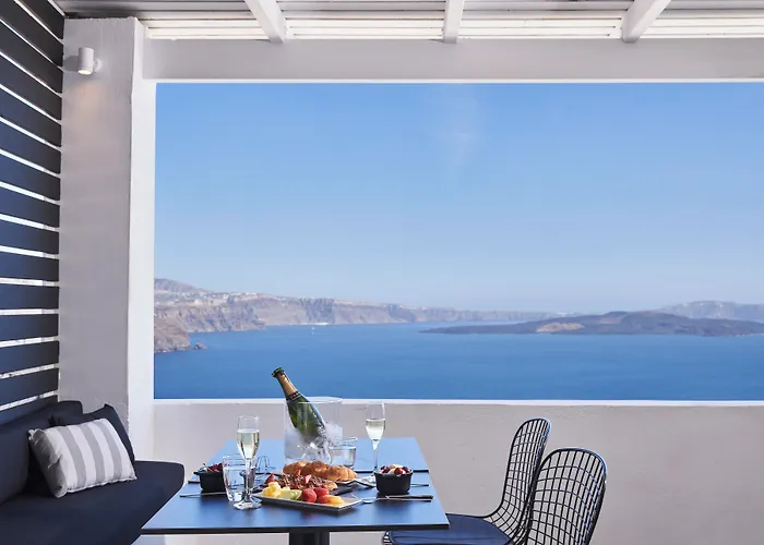 Mr And Mrs White Oia - Santorini