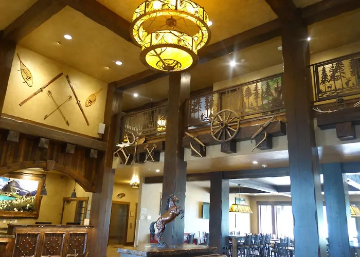 Glacier International Lodge