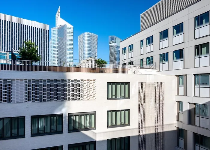 Staycity Aparthotels Paris La Defense