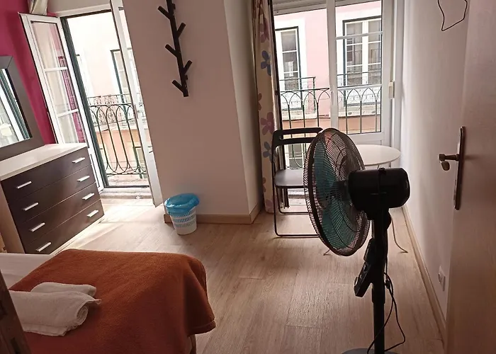  Martim Moniz 28 Guest House