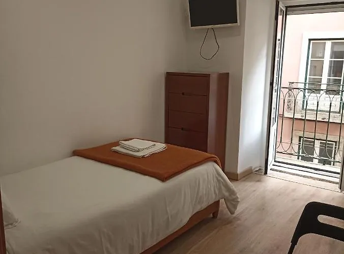  Martim Moniz 28 Guest House