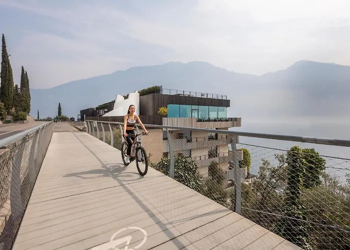 Eala My Lakeside Dream - Adults Only