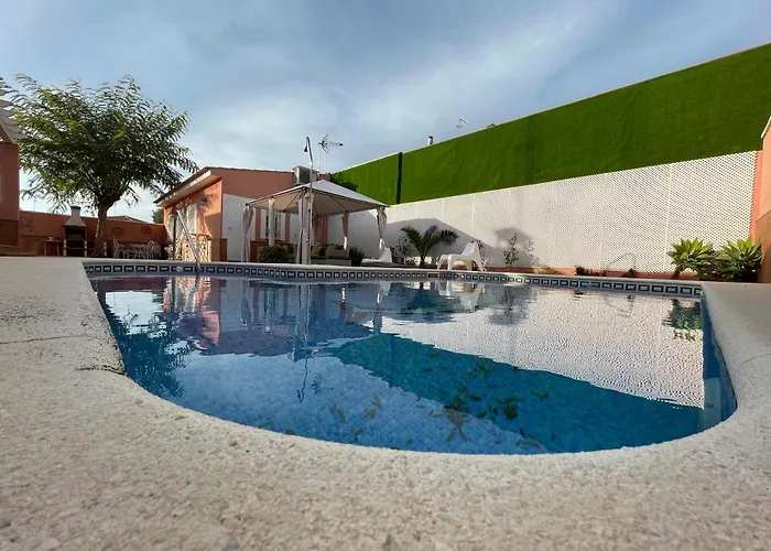Villa Triana Con Piscina