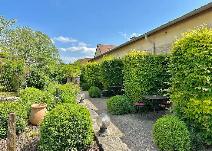 Logis Hotel De Bretonniere - Beaune Centre