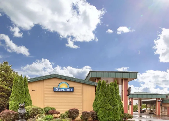 Hotels with a view Days Inn By Wyndham Black Bear