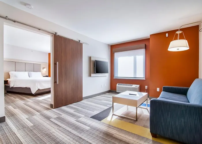 Holiday Inn Express & Suites Langley By Ihg