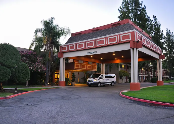 Piccadilly Inn Airport