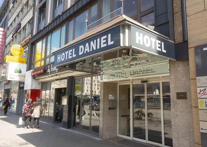  Daniel