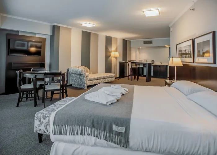 Plaza Real Suites Hotel