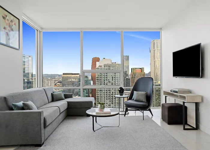 Hotel with pool: Level Los Angeles - Downtown South Olive