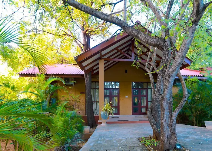 Family Hotel: Safari Lodge Yala