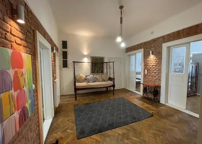 Hotel near College: Charles Bridge Premium Residence