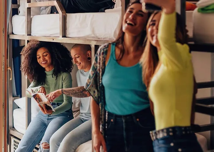 Hotel near College: Bpshtels Charlotte