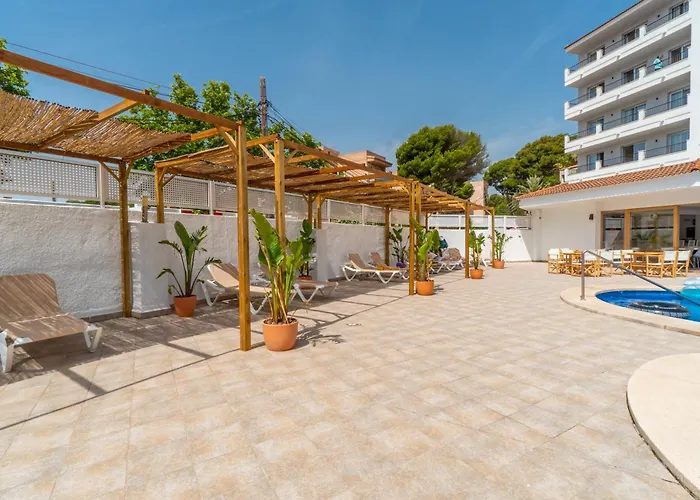 Hotel mit Pool: Hostal Alzina