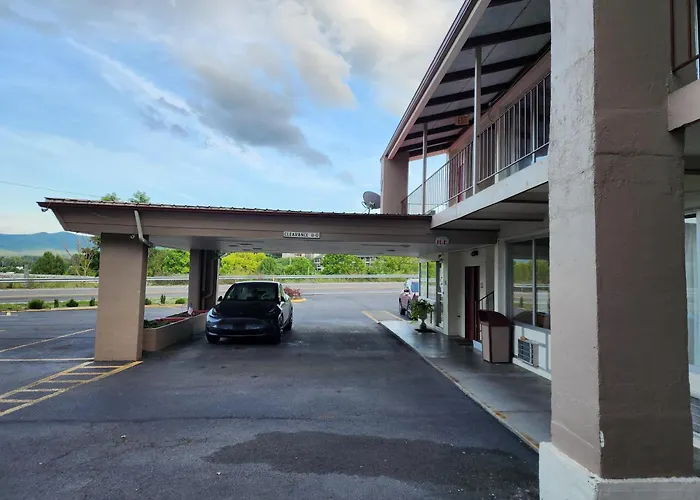 Cheap hotel: Econo Lodge Wytheville I-77 & I-81